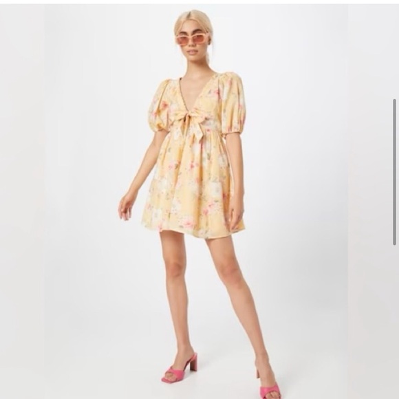 Abercrombie & Fitch Dresses & Skirts - Abercrombie & Fitch yellow floral bust tie puff sleeve‎ short dress size M